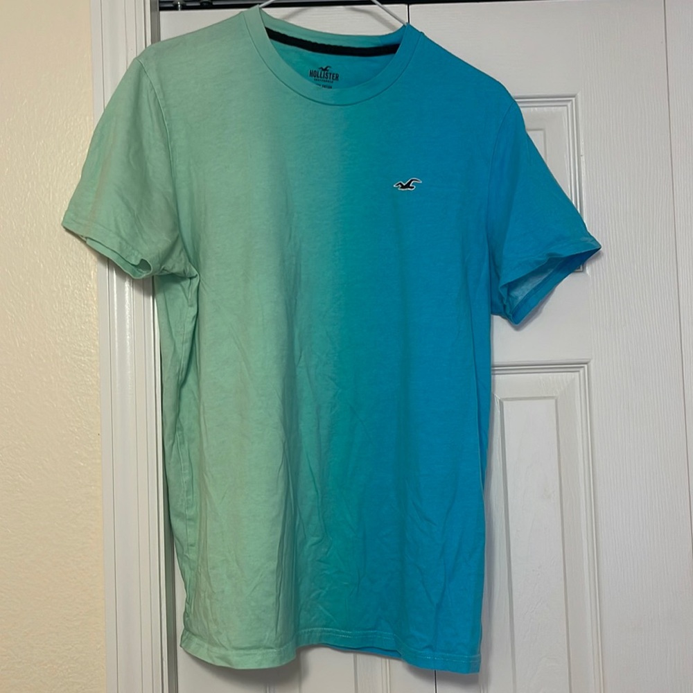 Hollister Tee 🤙🌍🏝️